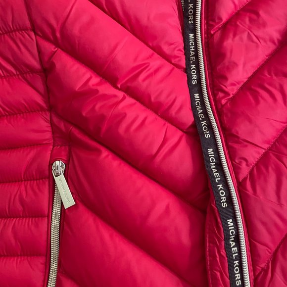 Michael Kors Packable, Hooded ,Down Filled, Deep Red coat jacket size m - Picture 6 of 6